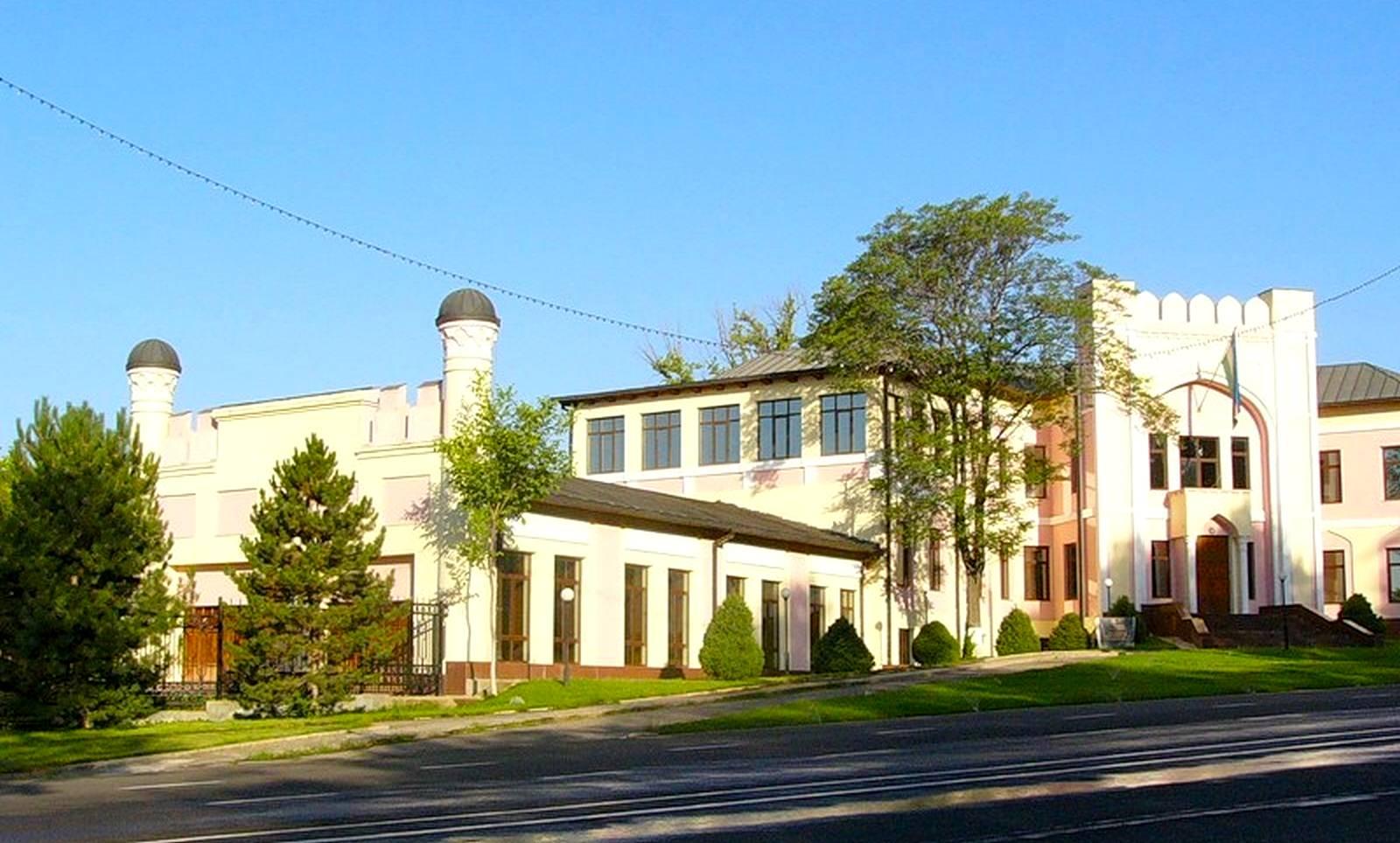 Одинокое здание САНИИРИ