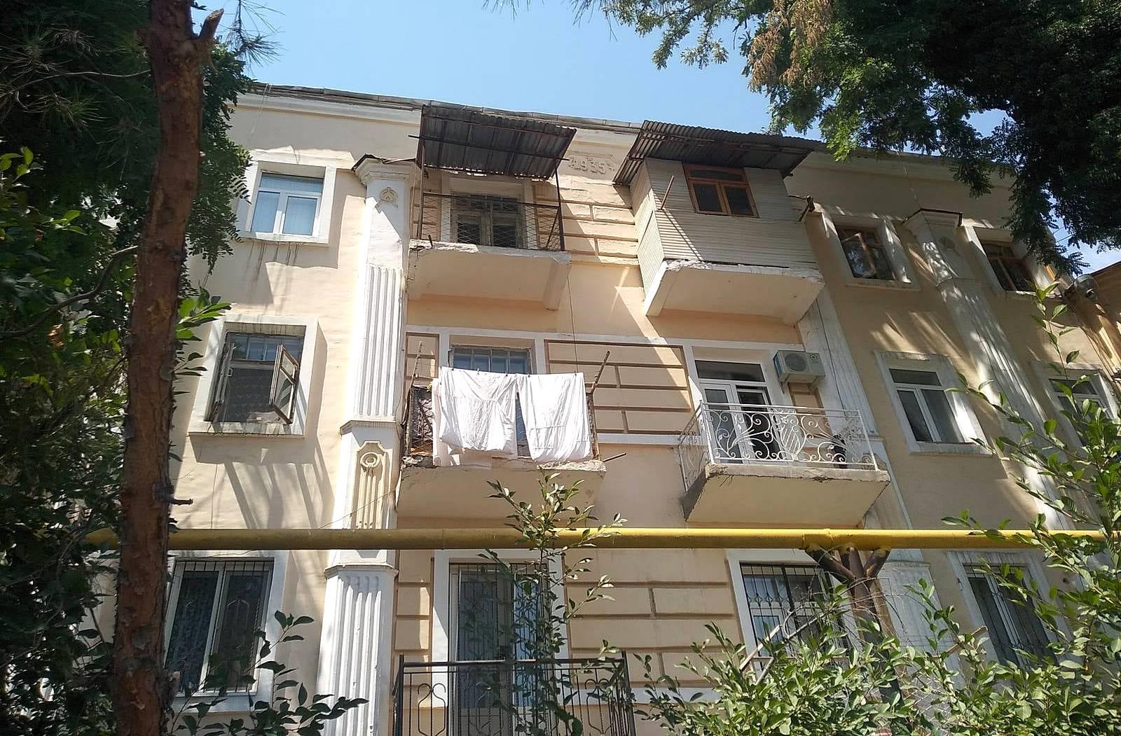 Alley koʻchasidagi turar joy uyi